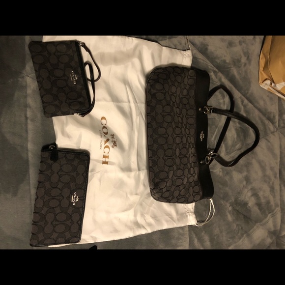 Coach purse,wallet and wristlet - Picture 1 of 5